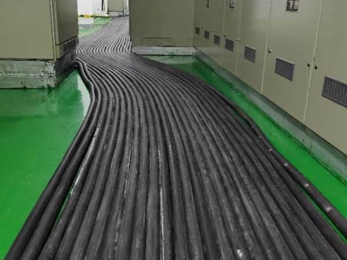 翼城如何根据理论计算公式计算温度对特定电压测量结果的影响？