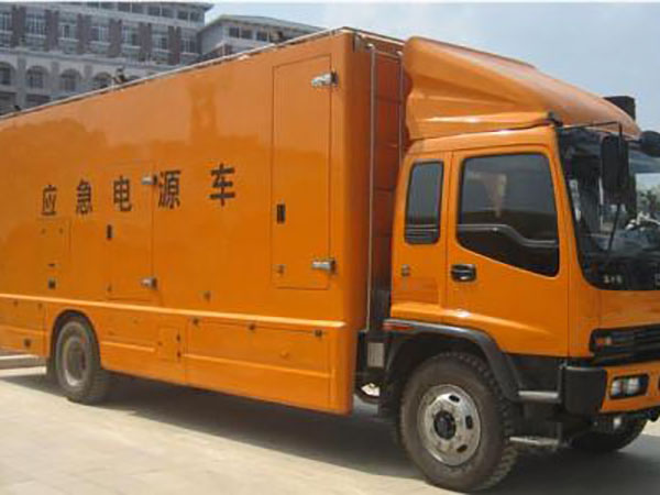 翼城冬季柴油发电机启动前，如何检查燃油系统中的积水？